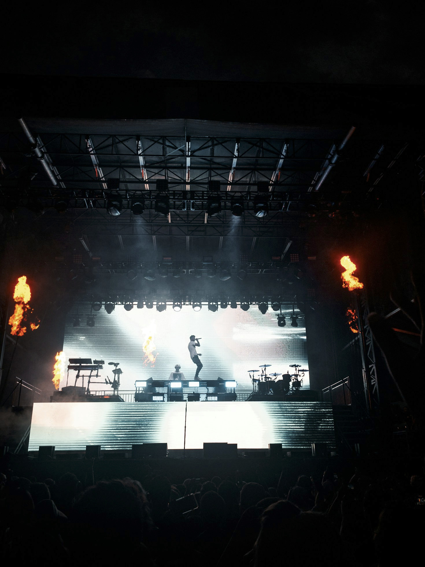 The Unmatched Intensity of a Dawn Fades Concert